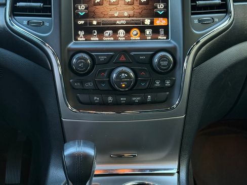 Used 2017 Jeep Grand Cherokee Laredo AWD/4WD image 17