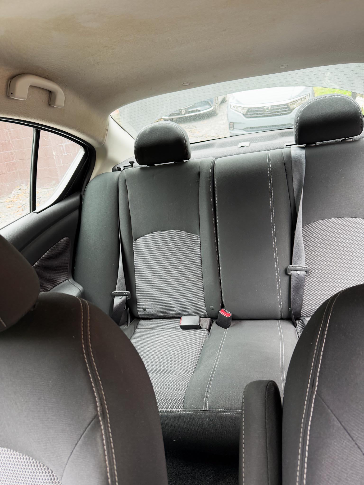 Used 2017 Nissan Versa SV FWD image 4