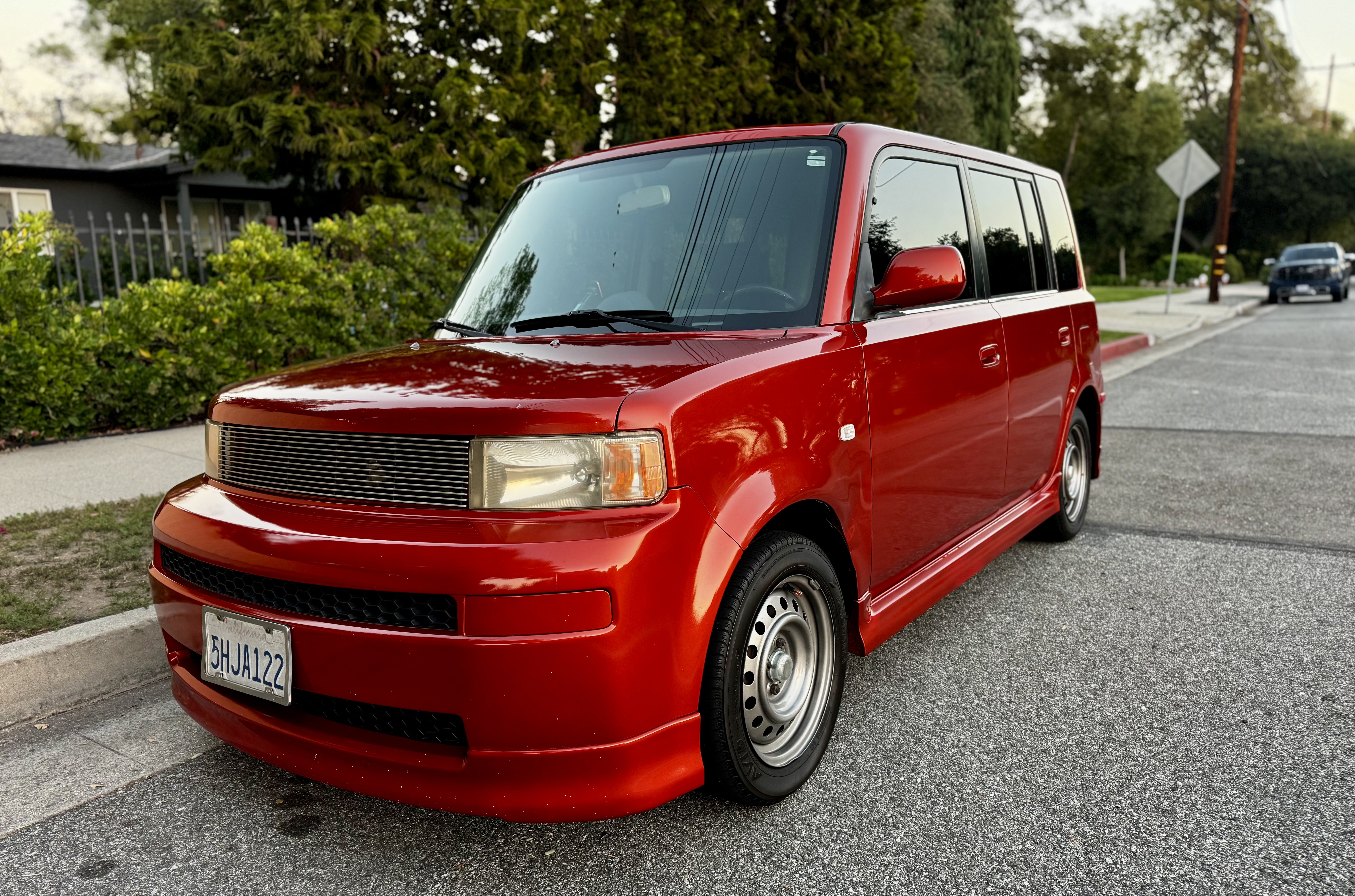 Used 2004 Scion xB FWD image 2