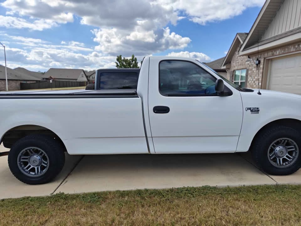 Used 2004 Ford F150 XL RWD image 1