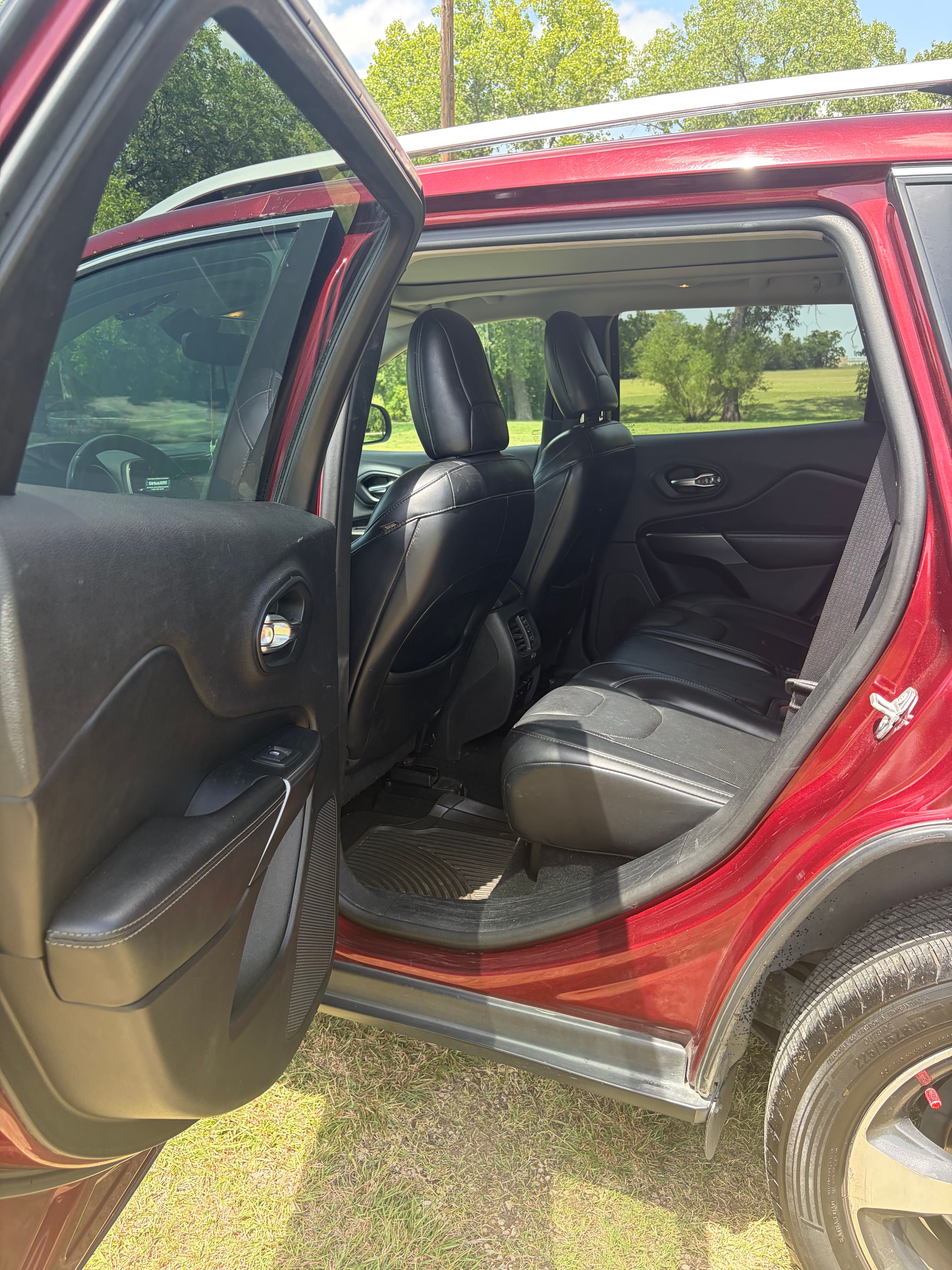 Used 2019 Jeep Cherokee Limited FWD image 10