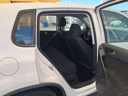 Used 2014 Volkswagen Tiguan S image 9