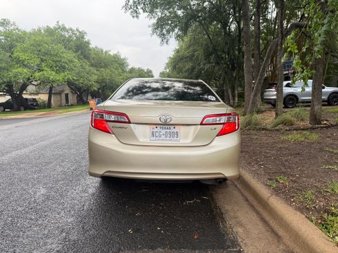 Used 2012 Toyota Camry LE FWD image 11