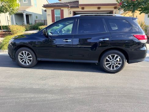 Used 2016 Nissan Pathfinder SV FWD image 14