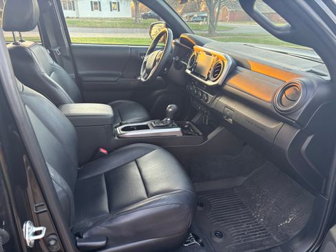 Used 2023 Toyota Tacoma Limited image 16