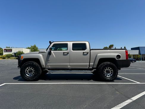 Used 2009 HUMMER H3T Alpha image 4