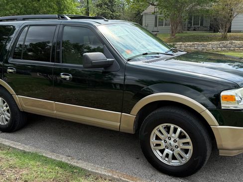 Used 2013 Ford Expedition XLT image 4