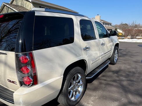 Used 2012 GMC Yukon Denali AWD/4WD image 8
