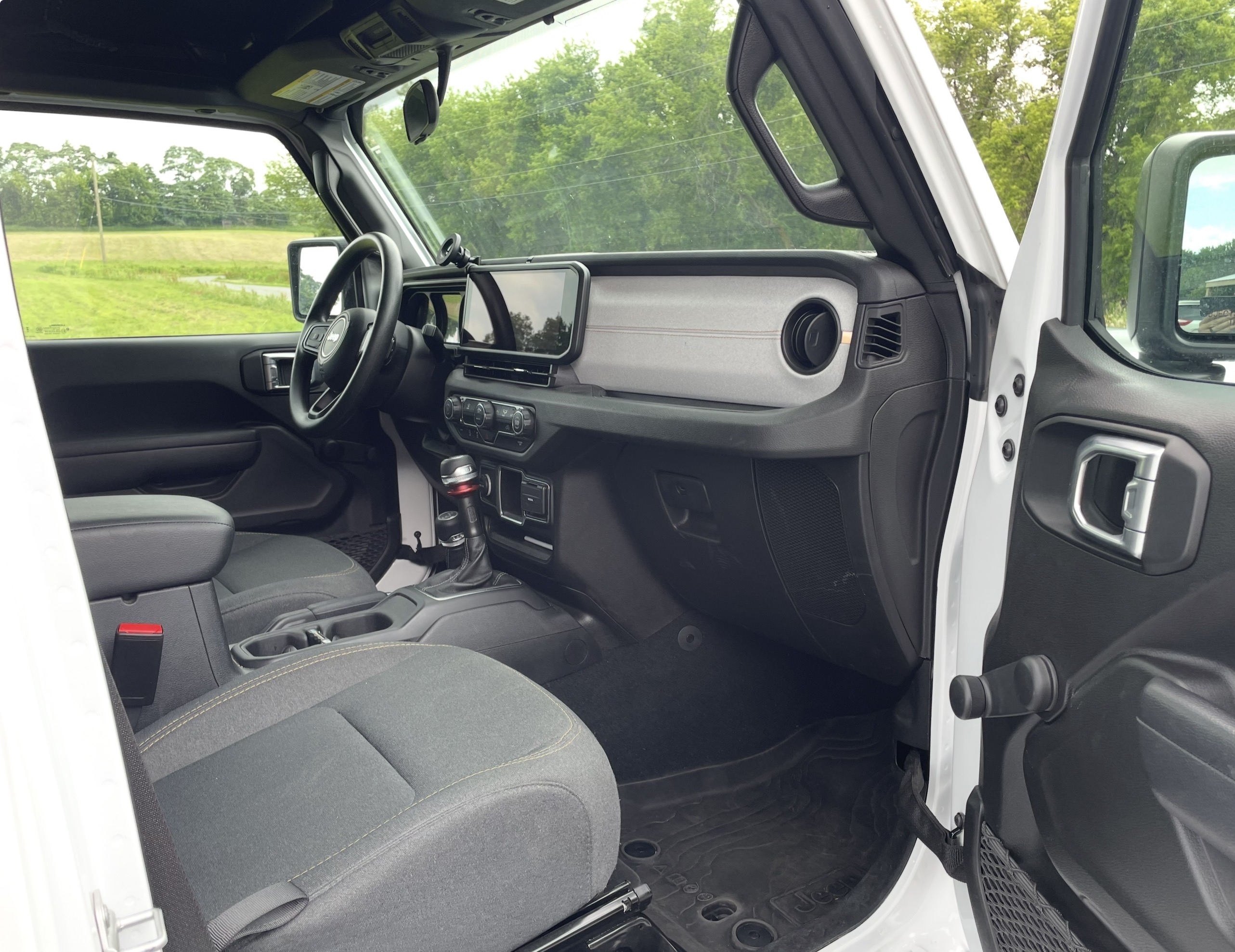 Used 2024 Jeep Wrangler Unlimited Sport AWD/4WD image 9