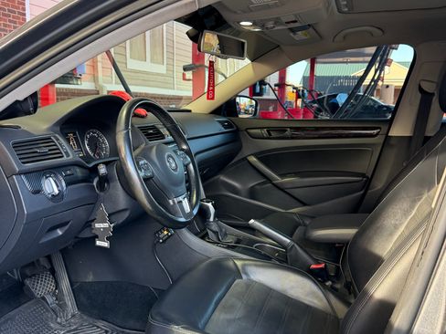 Used 2015 Volkswagen Passat TDI SEL Premium image 4