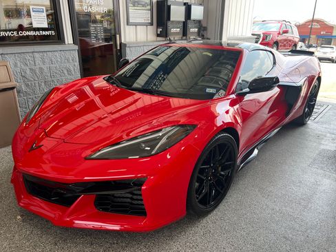 Used 2024 Chevrolet Corvette Z06 RWD image 5