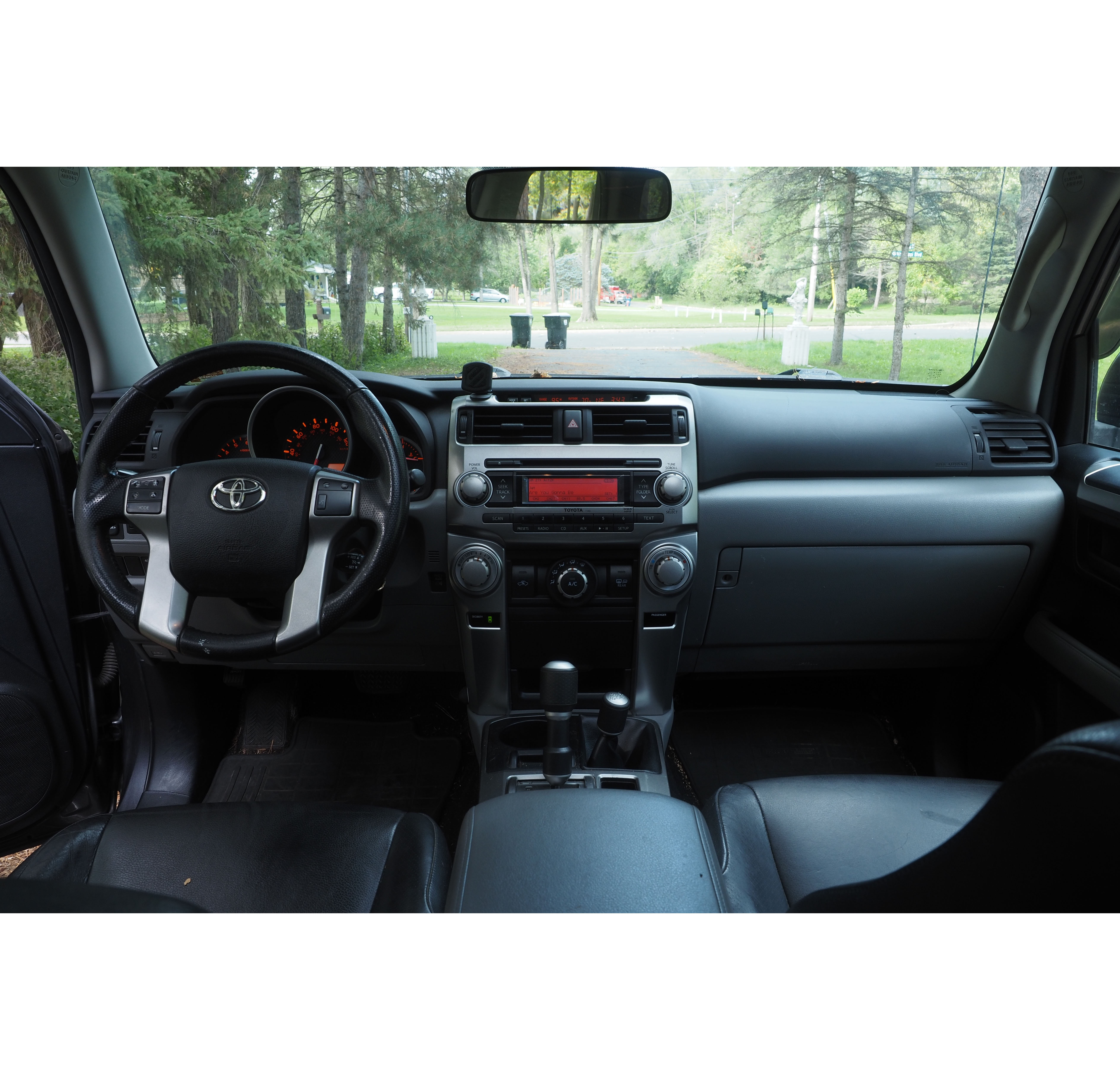 Used 2010 Toyota 4Runner SR5 AWD/4WD image 10
