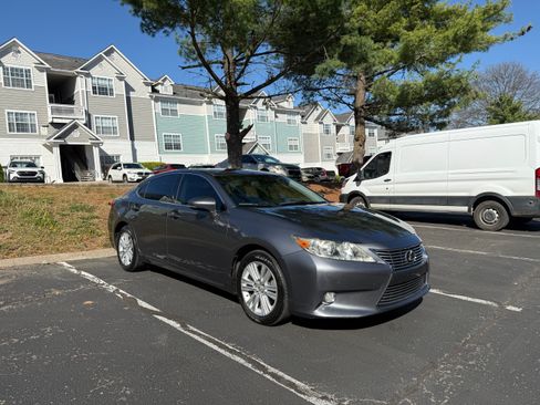 Used 2013 Lexus ES 350 w/ Luxury Pkg image 5