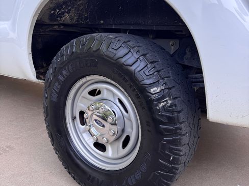 Used 2015 Ford F250 XL w/ Power Equipment Group AWD/4WD image 14