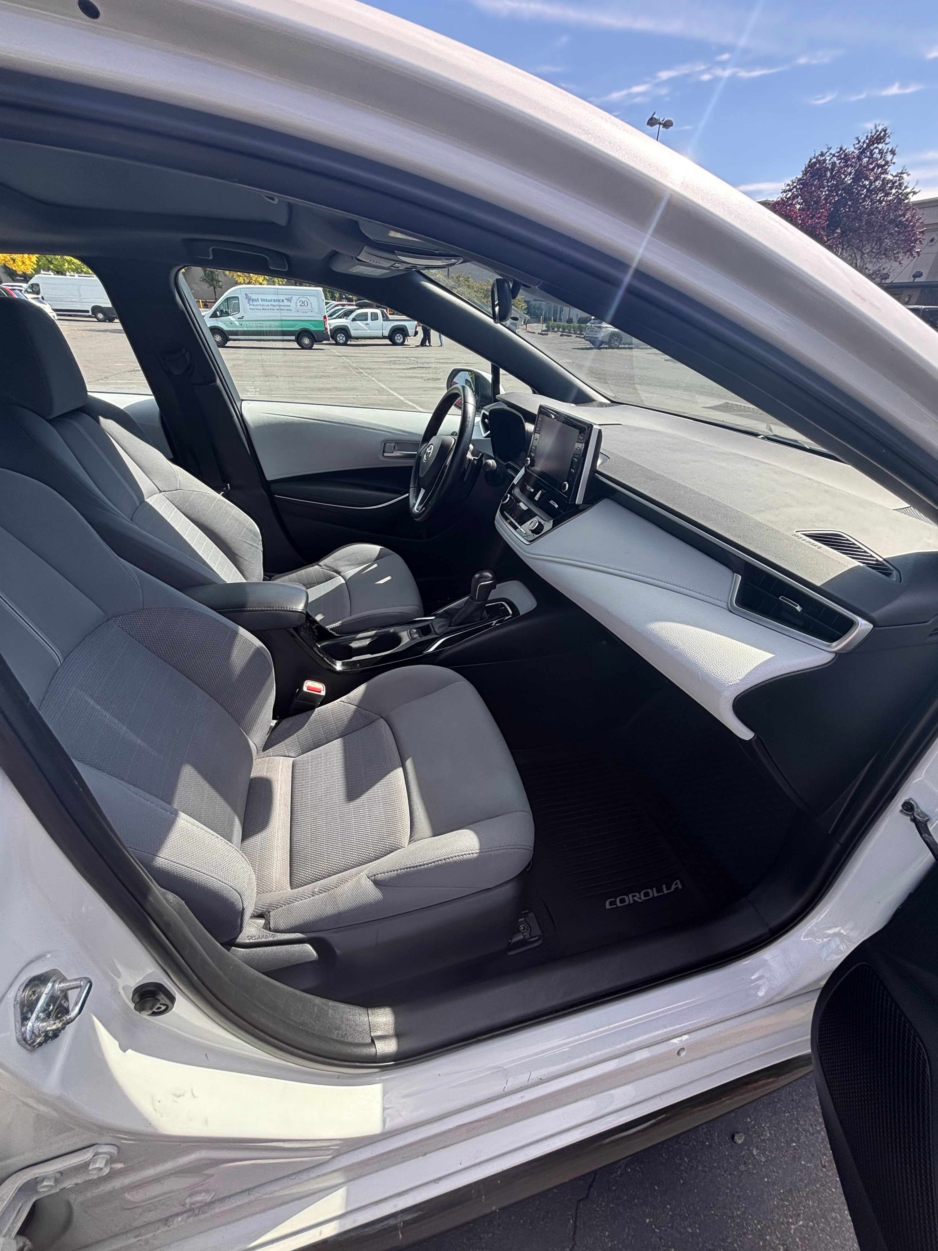 Used 2020 Toyota Corolla SE w/ SE Premium Package FWD image 12