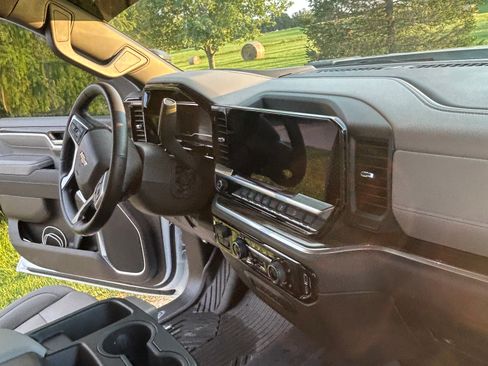 Used 2024 Chevrolet Silverado 2500 LT w/ Texas Edition AWD/4WD image 4