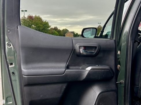 Used 2021 Toyota Tacoma TRD Off-Road w/ TRD Premium Off Road Package image 13