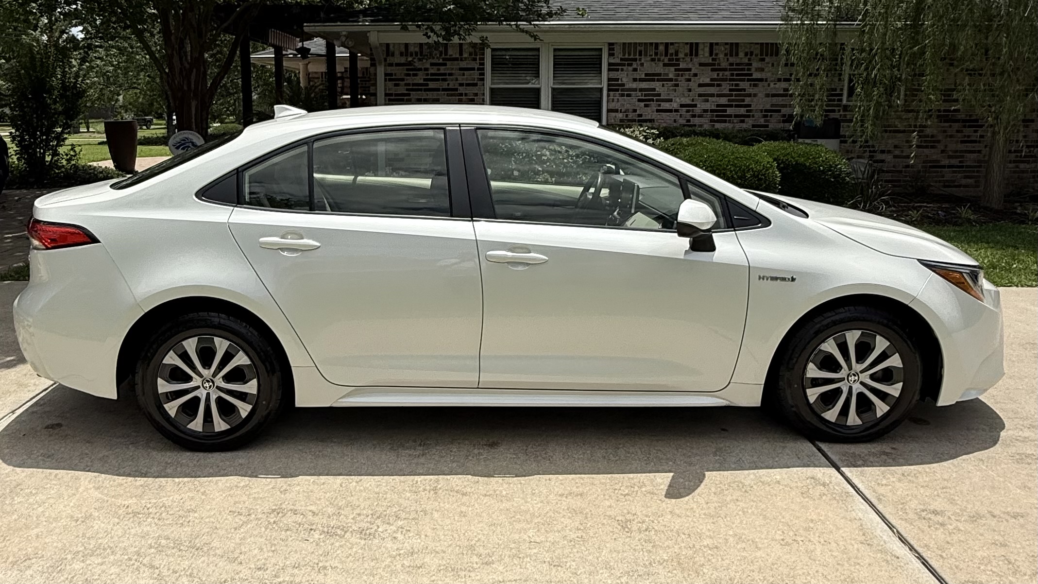 Used 2020 Toyota Corolla LE FWD image 4