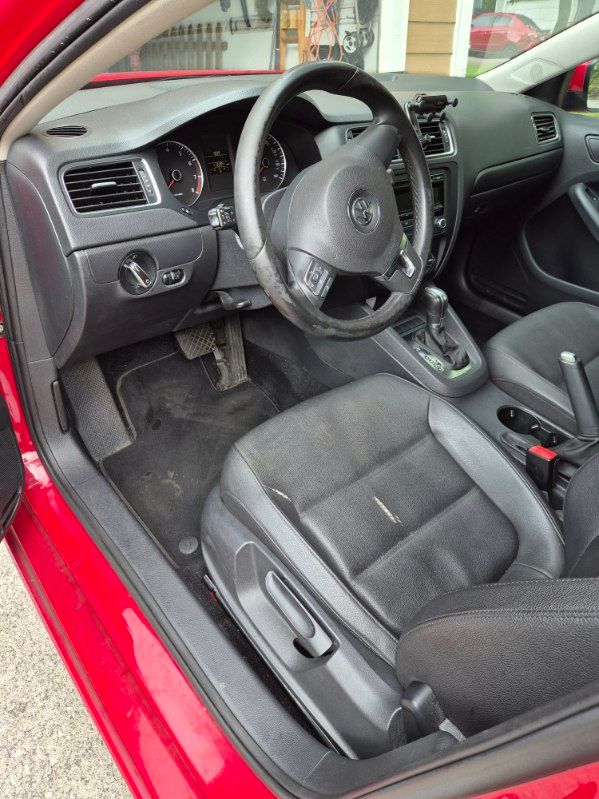 Used 2012 Volkswagen Jetta SE FWD image 12