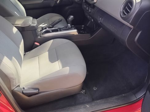 Used 2018 Toyota Tacoma SR5 image 9