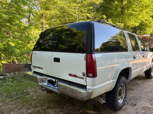 Used 1997 GMC Suburban 2500 AWD/4WD image 2