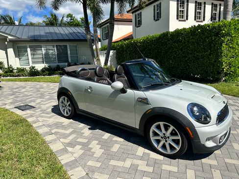 Used 2015 MINI Cooper S w/ Highgate Package image 1