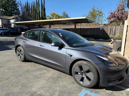 Used 2023 Tesla Model 3 Standard Range image 10