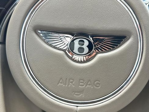 Used 2018 Bentley Bentayga Onyx Edition image 8