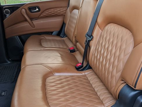 Used 2018 INFINITI QX80 4WD w/ Deluxe Technology Package image 18