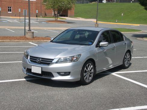 Used 2014 Honda Accord Sport image 4