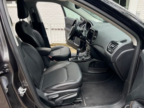 Used 2020 Jeep Compass Limited AWD/4WD image 10