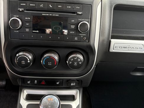 Used 2016 Jeep Compass Latitude image 19