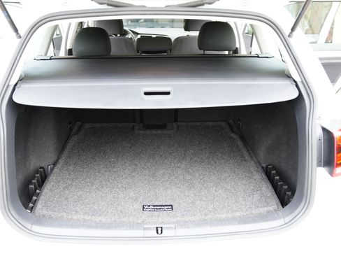 Used 2017 Volkswagen Golf S image 10