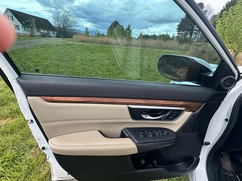 Used 2022 Honda CR-V Touring image 9