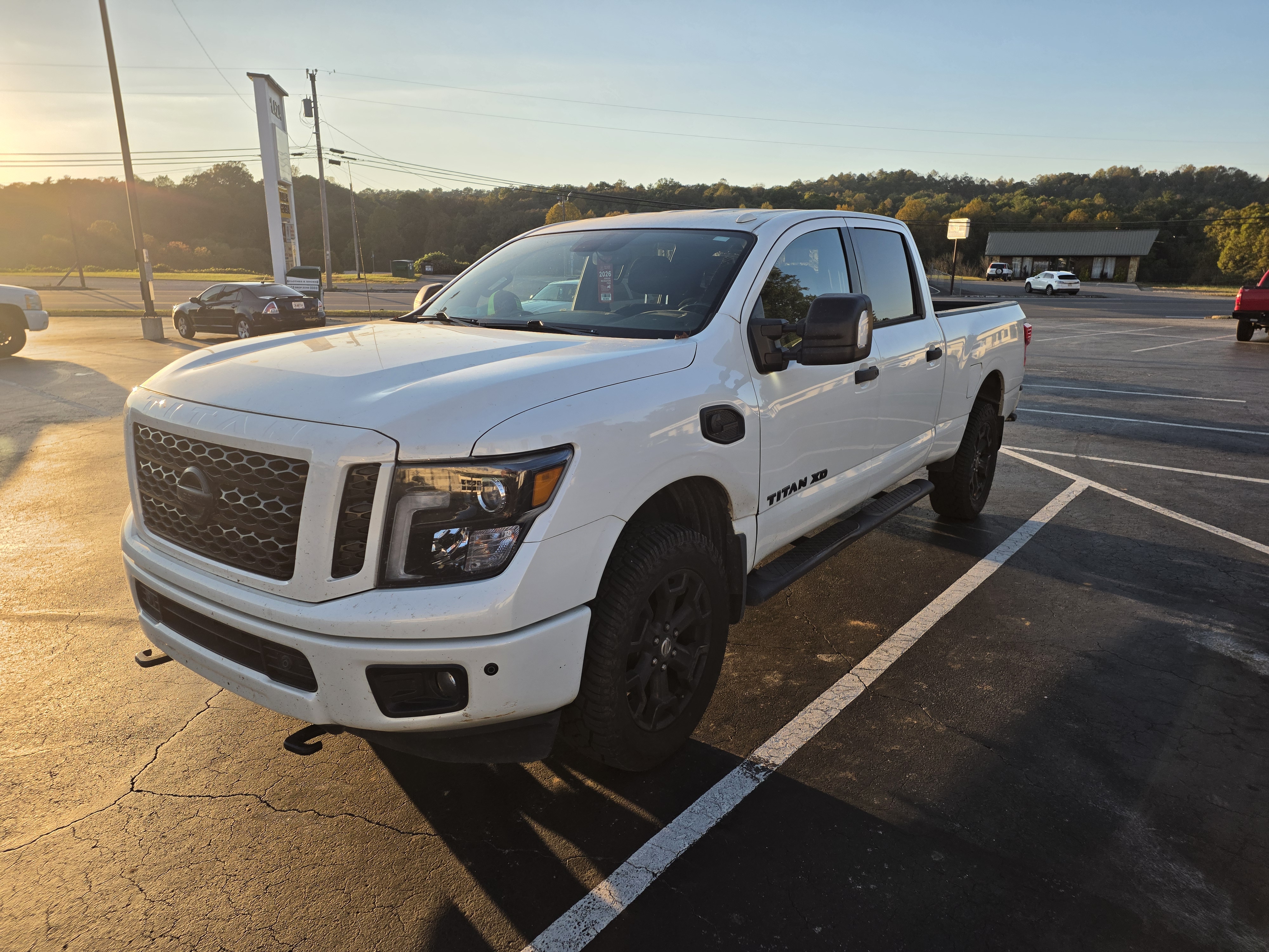 Used 2018 Nissan Titan SV w/ SV Convenience Package AWD/4WD image 1