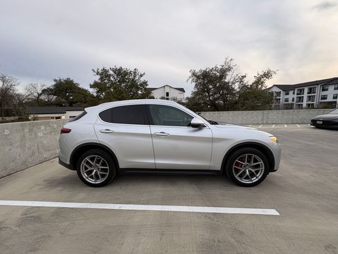 Used 2018 Alfa Romeo Stelvio Ti image 5