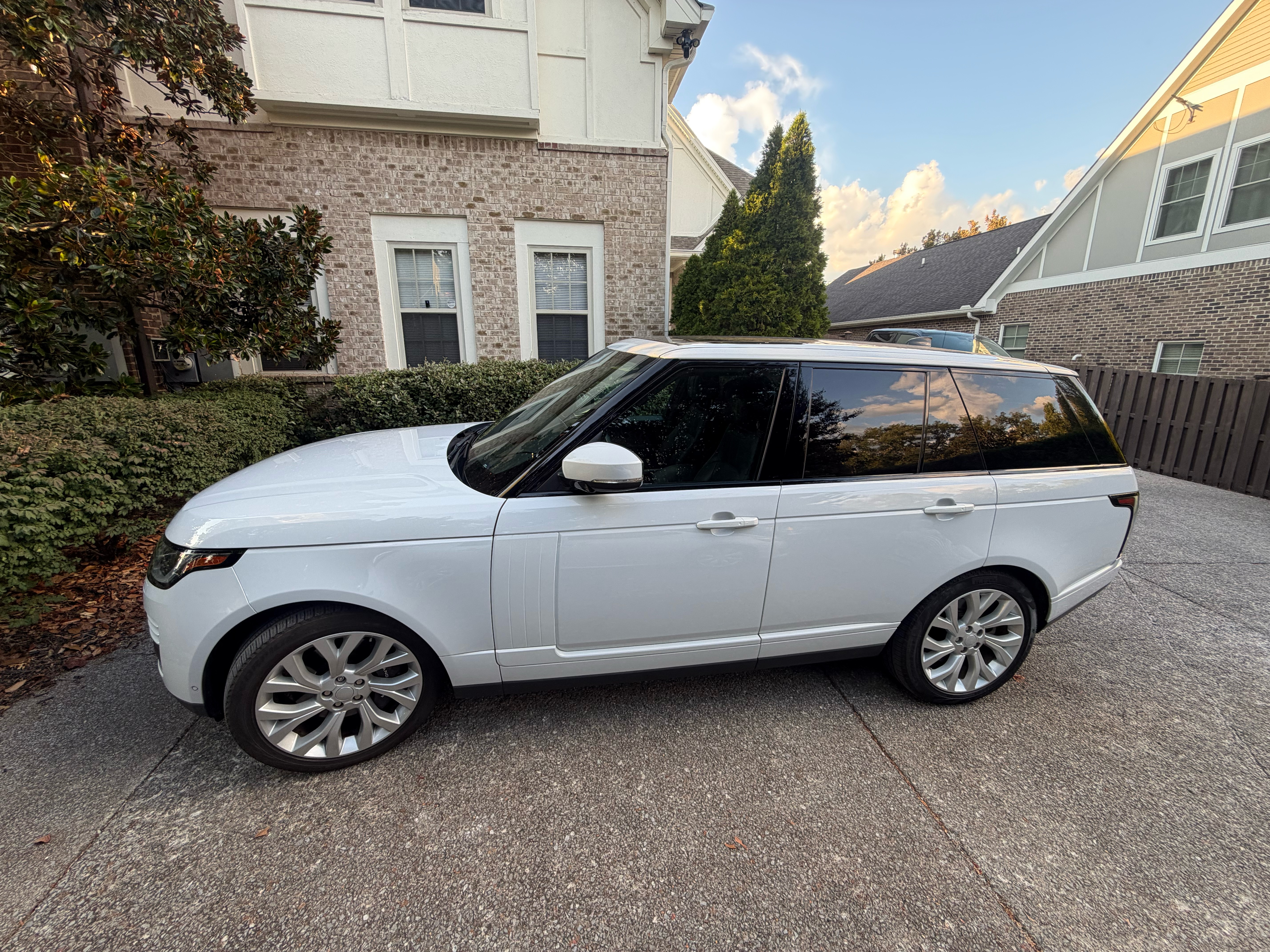 Used 2019 Land Rover Range Rover HSE AWD/4WD image 1