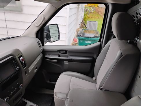 Used 2018 Nissan NV 3500 SV w/ Navigation Package image 13