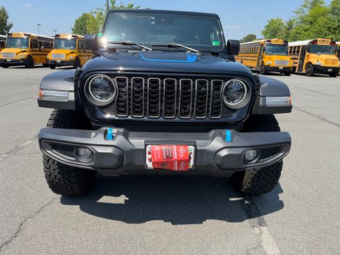 Used 2024 Jeep Wrangler Unlimited Rubicon 4xe w/ Safety Group AWD/4WD image 13