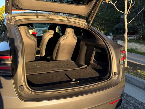 Used 2022 Tesla Model X Plaid image 21