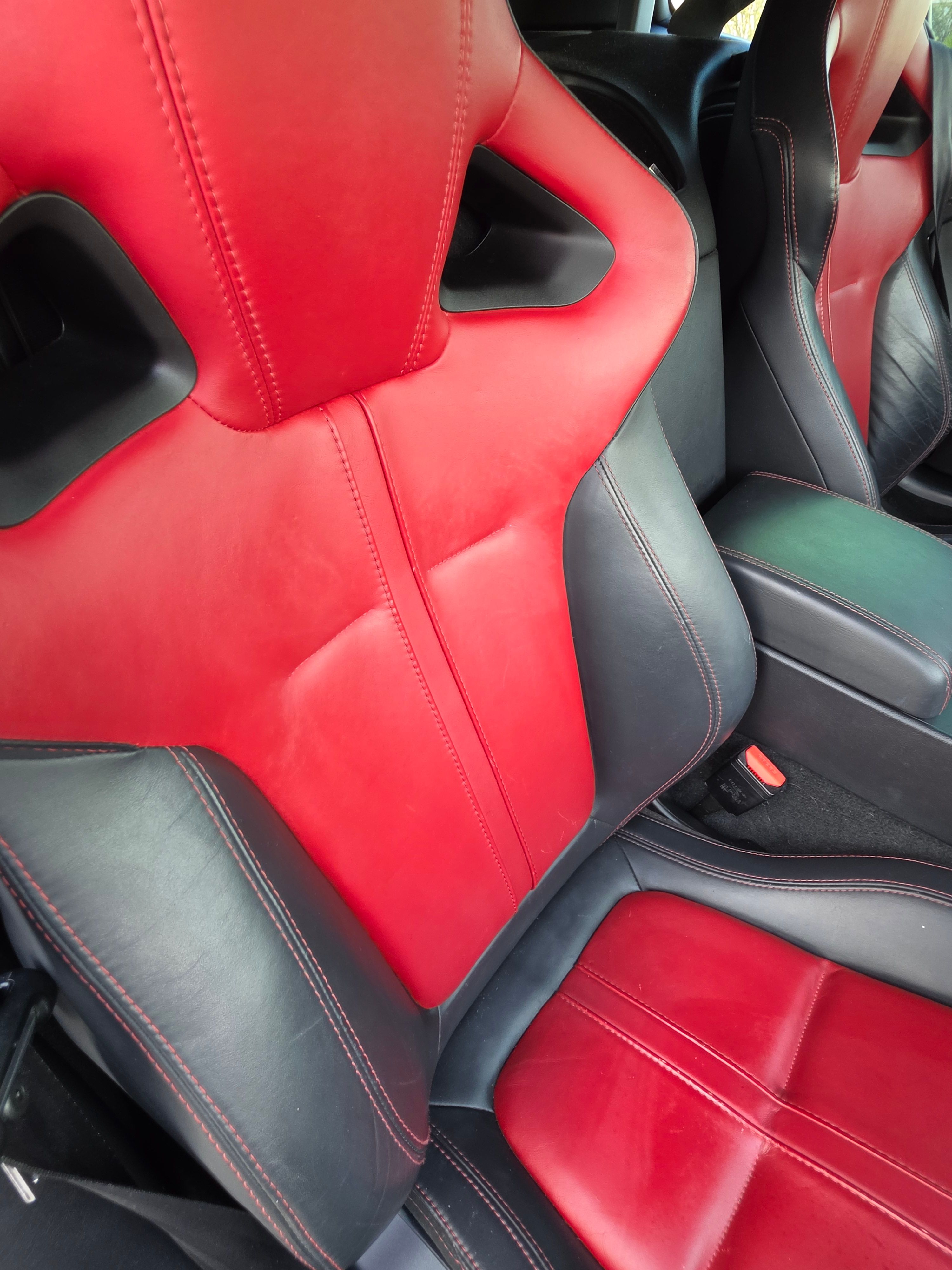 Used 2015 Jaguar F-TYPE R RWD image 15