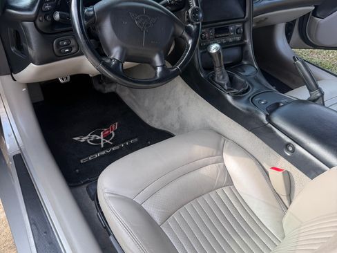 Used 2001 Chevrolet Corvette Convertible w/ Preferred Equipment Group2 RWD image 8