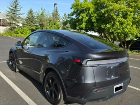 Used 2026 Tesla Model Y AWD image 10