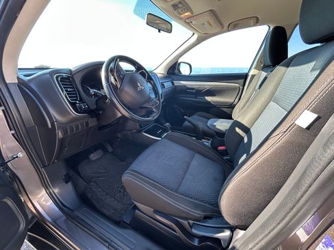 Used 2018 Mitsubishi Outlander SE image 15