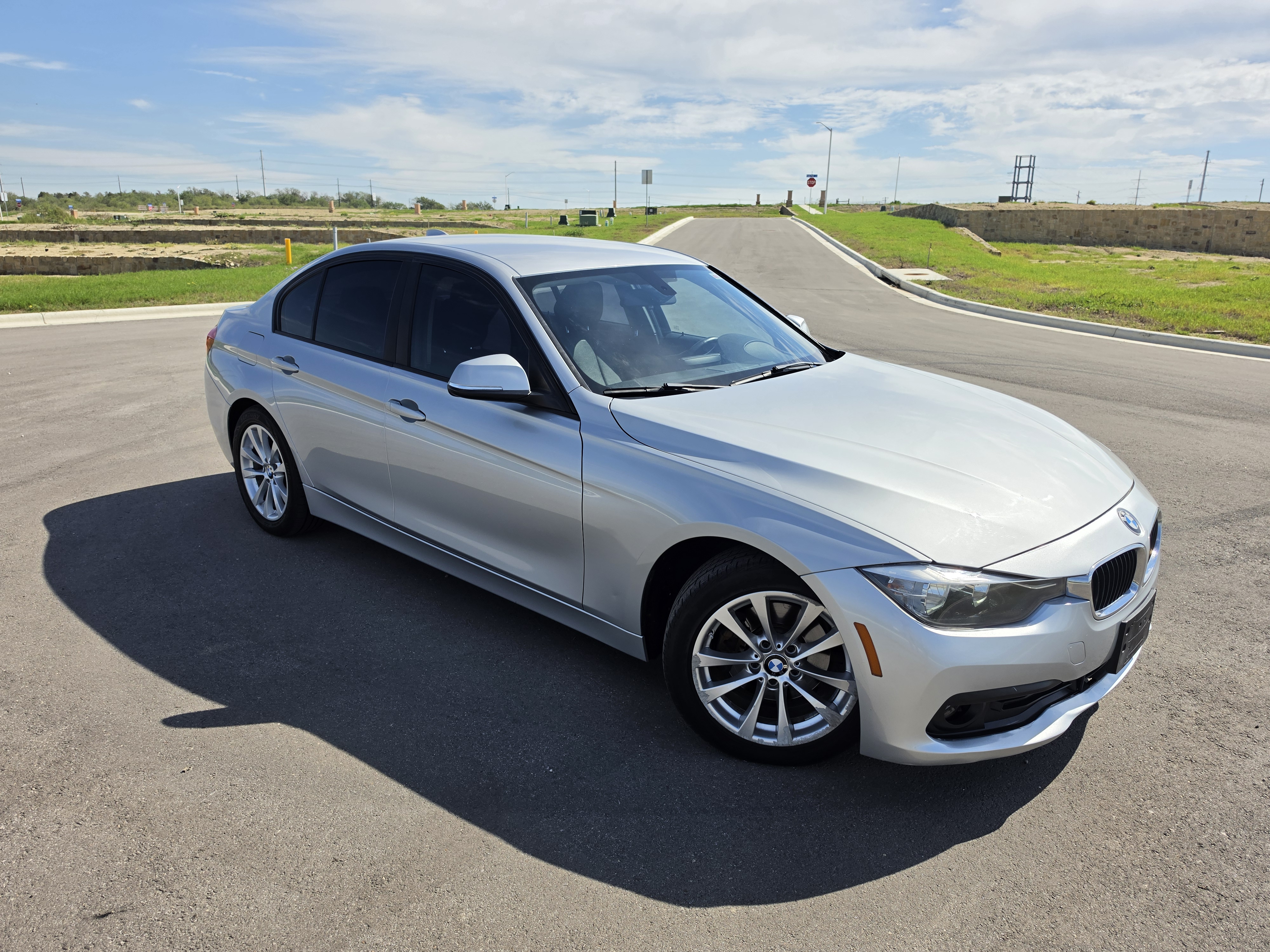 Used 2016 BMW 320i Sedan RWD image 1