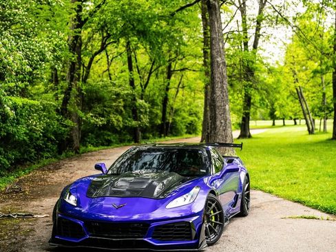 Used 2016 Chevrolet Corvette Z06 w/ 3LZ Preferred Equipment Group image 4