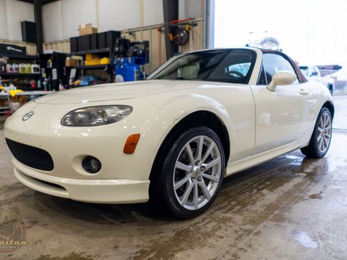 Used 2007 MAZDA MX-5 Miata Grand Touring w/ Premium Pkg image 9