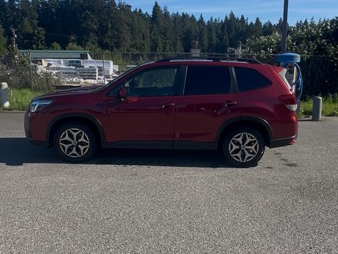 Used 2020 Subaru Forester Premium AWD/4WD image 1