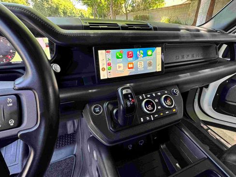 Used 2024 Land Rover Defender 110 X-Dynamic SE image 10