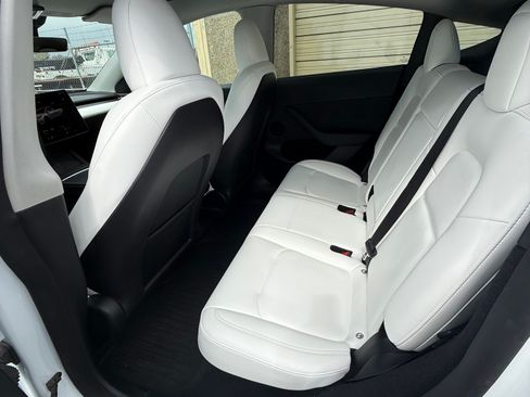 Used 2023 Tesla Model Y Performance image 8